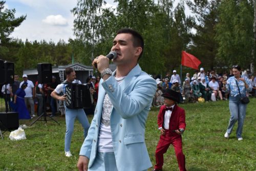 Борьба корэш, угощения и лотерея: в Среднетиганском сельском поселении прошел Сабантуй