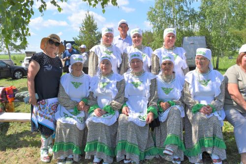 Борьба корэш, угощения и лотерея: в Среднетиганском сельском поселении прошел Сабантуй