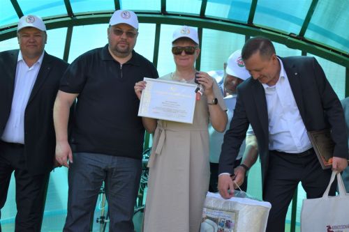 Борьба корэш, угощения и лотерея: в Среднетиганском сельском поселении прошел Сабантуй