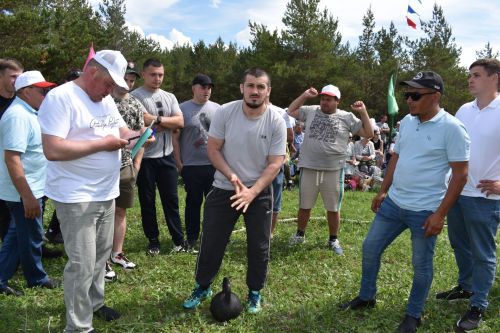 Борьба корэш, угощения и лотерея: в Среднетиганском сельском поселении прошел Сабантуй
