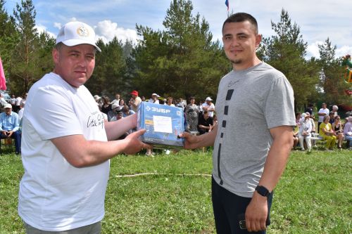 Борьба корэш, угощения и лотерея: в Среднетиганском сельском поселении прошел Сабантуй