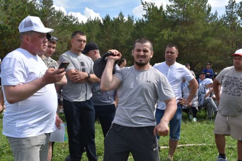 Борьба корэш, угощения и лотерея: в Среднетиганском сельском поселении прошел Сабантуй