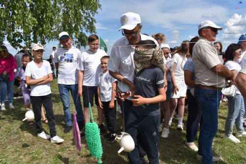 Борьба корэш, угощения и лотерея: в Среднетиганском сельском поселении прошел Сабантуй