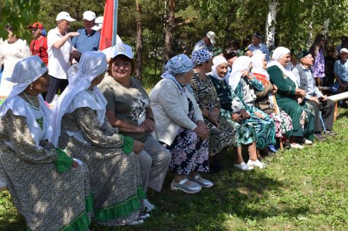 Борьба корэш, угощения и лотерея: в Среднетиганском сельском поселении прошел Сабантуй