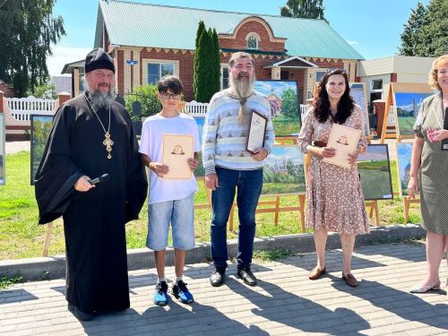 В Алексеевском состоялась выставка пленэрных работ