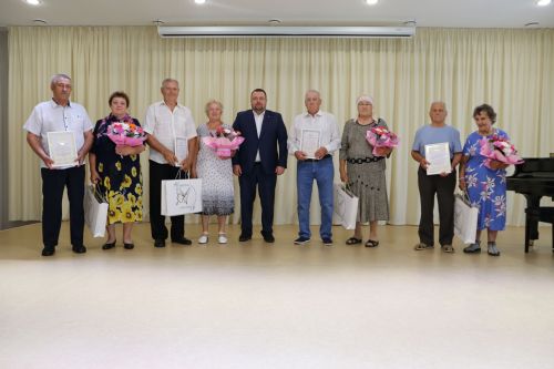 В День семьи, любви и верности в Алексеевском чествовали юбилейные семейные пары