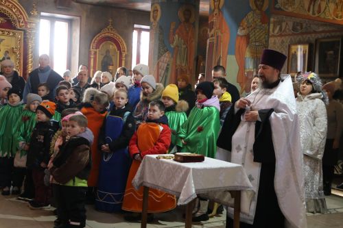 Глава Алексеевского района поздравил воспитанников воскресной школы с Рождеством