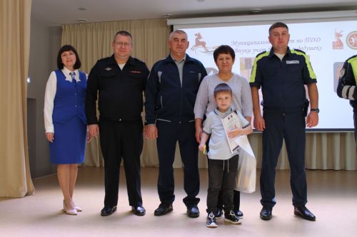В Алексеевском районе прошел межпоколенческий квест по ПДД «Внуки учат бабушек и дедушек»