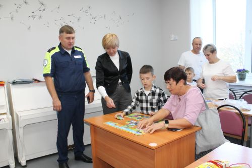 В Алексеевском районе прошел межпоколенческий квест по ПДД «Внуки учат бабушек и дедушек»