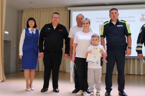 В Алексеевском районе прошел межпоколенческий квест по ПДД «Внуки учат бабушек и дедушек»