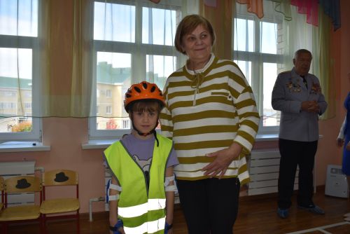 Семейные команды проверили знания ПДД в Алексеевском
