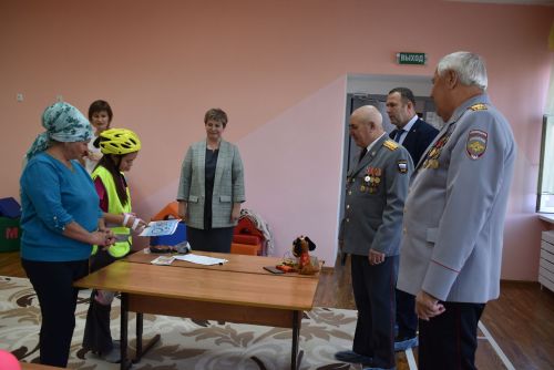 Семейные команды проверили знания ПДД в Алексеевском