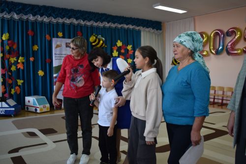 Семейные команды проверили знания ПДД в Алексеевском