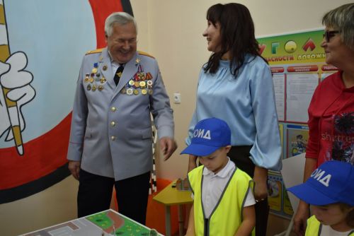 Семейные команды проверили знания ПДД в Алексеевском