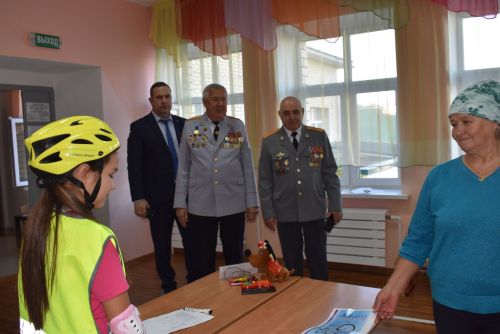 Семейные команды проверили знания ПДД в Алексеевском