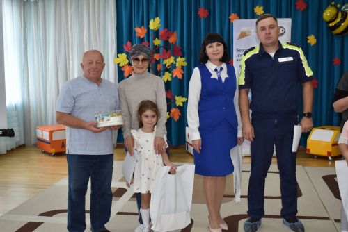 Семейные команды проверили знания ПДД в Алексеевском
