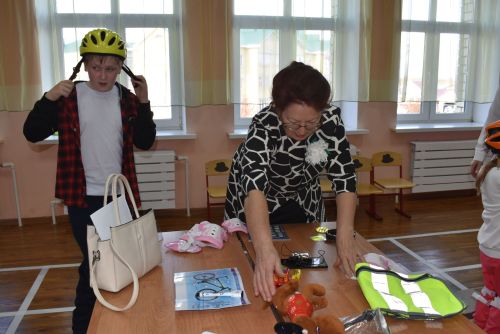 Семейные команды проверили знания ПДД в Алексеевском
