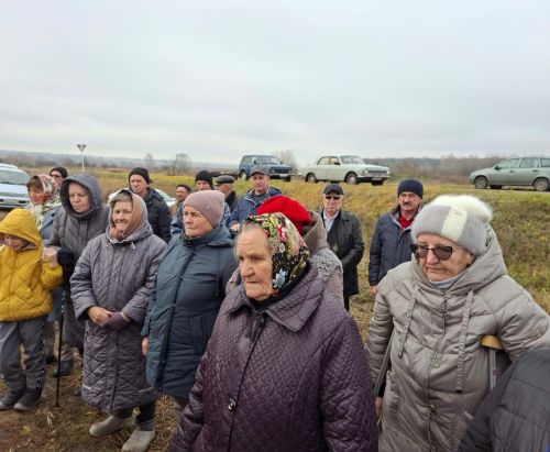 На въезде в село Караваево установлен и освящен Поклонный крест