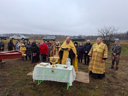 На въезде в село Караваево установлен и освящен Поклонный крест