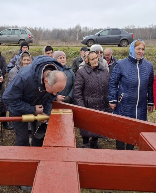 На въезде в село Караваево установлен и освящен Поклонный крест
