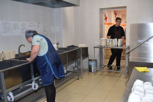 Депутаты в школьной столовой: проверка на вкус и качество