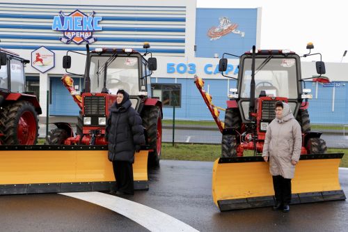 Алексеевским поселениям вручили технику для благоустройства