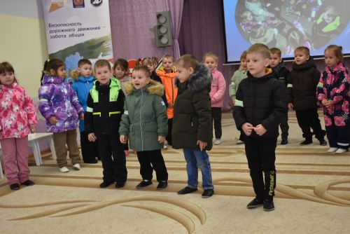 В детском саду «Петушок» прошел конкурс светоотражателей «Фликер-2025»