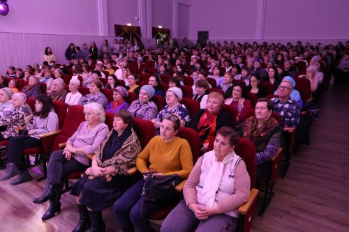 Подарок для самого дорогого человека: праздничный калейдоскоп ко Дню матери