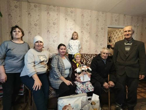 Главная гордость — большая династия: 7 внуков и 13 правнуков поздравили юбиляра
