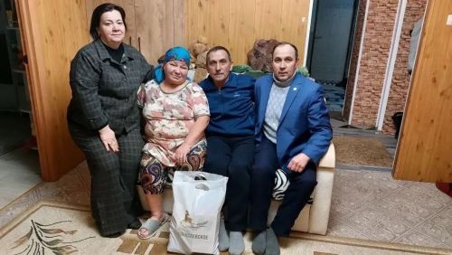 В Алексеевском районе семьи героев СВО получили новогодние продуктовые наборы