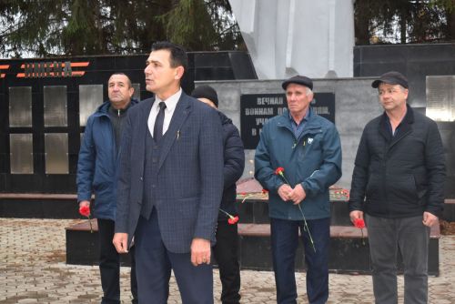 Память жива: студенты Алексеевского аграрного колледжа почтили память павших героев