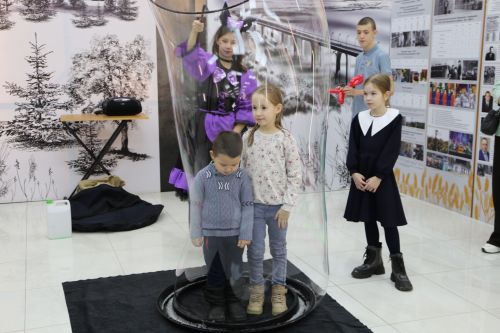 В Алексеевском состоялся праздничный концерт для детей с ограниченными  возможностями здоровья и младших школьников