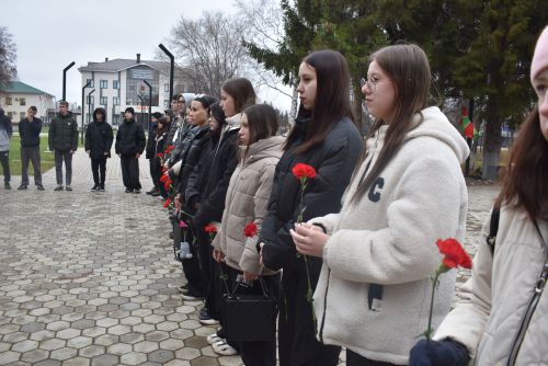 Память жива: студенты Алексеевского аграрного колледжа почтили память павших героев