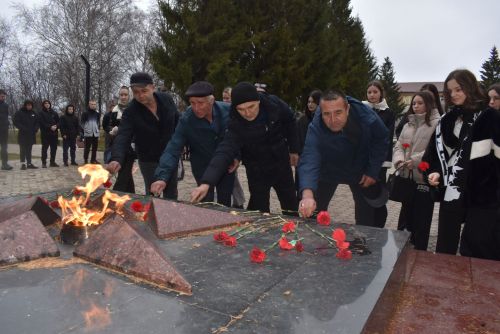 Память жива: студенты Алексеевского аграрного колледжа почтили память павших героев