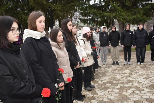 Память жива: студенты Алексеевского аграрного колледжа почтили память павших героев