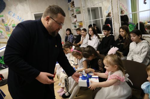 С заботой о детях: в Алексеевском районе прошла новогодняя благотворительная акция
