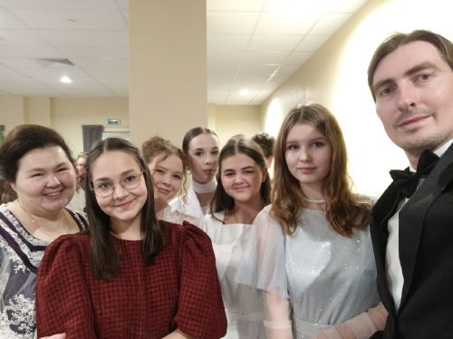 Алексеевская православная молодёжь побывала за день на двух балах