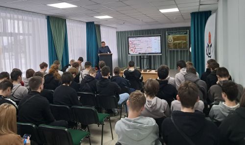 В честь Дня воинской славы в Алексеевском аграрном колледже прошла выставка