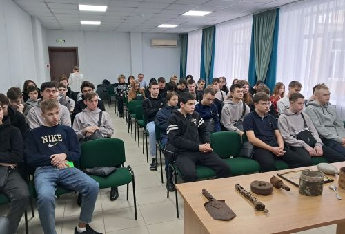 В честь Дня воинской славы в Алексеевском аграрном колледже прошла выставка
