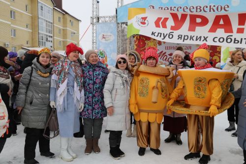 Алексеевцы с размахом отметили Масленицу, собравшись на Соборной площади для проводов зимы
