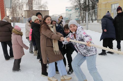 Алексеевцы с размахом отметили Масленицу, собравшись на Соборной площади для проводов зимы