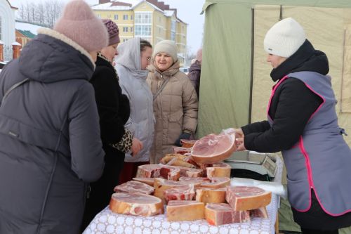 Алексеевцы с размахом отметили Масленицу, собравшись на Соборной площади для проводов зимы
