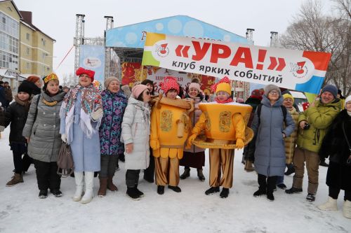 Алексеевцы с размахом отметили Масленицу, собравшись на Соборной площади для проводов зимы