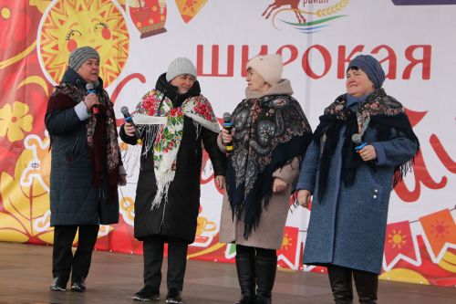 Алексеевцы с размахом отметили Масленицу, собравшись на Соборной площади для проводов зимы