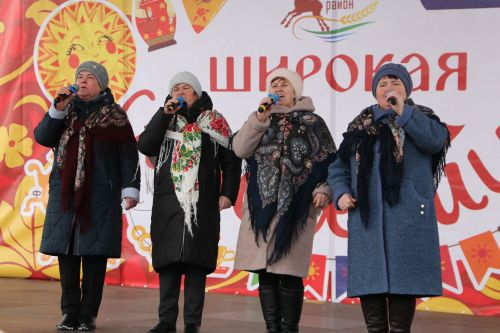 Алексеевцы с размахом отметили Масленицу, собравшись на Соборной площади для проводов зимы