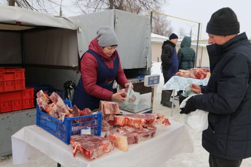 Алексеевцы с размахом отметили Масленицу, собравшись на Соборной площади для проводов зимы