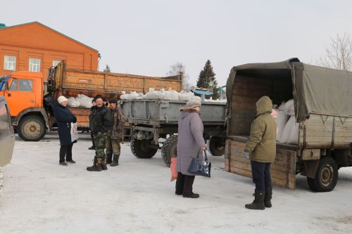 Алексеевцы с размахом отметили Масленицу, собравшись на Соборной площади для проводов зимы