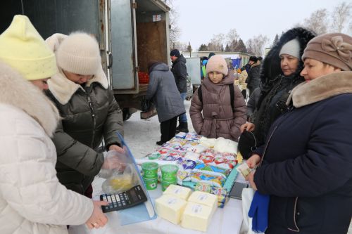 Алексеевцы с размахом отметили Масленицу, собравшись на Соборной площади для проводов зимы
