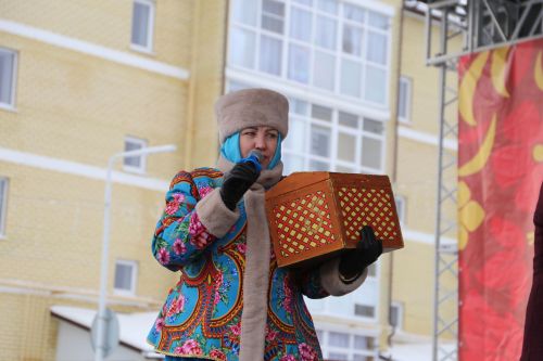 Алексеевцы с размахом отметили Масленицу, собравшись на Соборной площади для проводов зимы