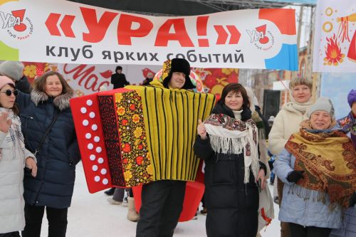 Алексеевцы с размахом отметили Масленицу, собравшись на Соборной площади для проводов зимы